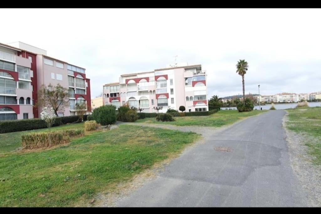 T2 - Les Pieds Dans Le Sables En Toutes Saisons 5 Couchages - Climatisation - Parking Privee - Piscine - Situation Optimum Et Rare - Amoureva - Richelieu- Cap D'agde Apartment *