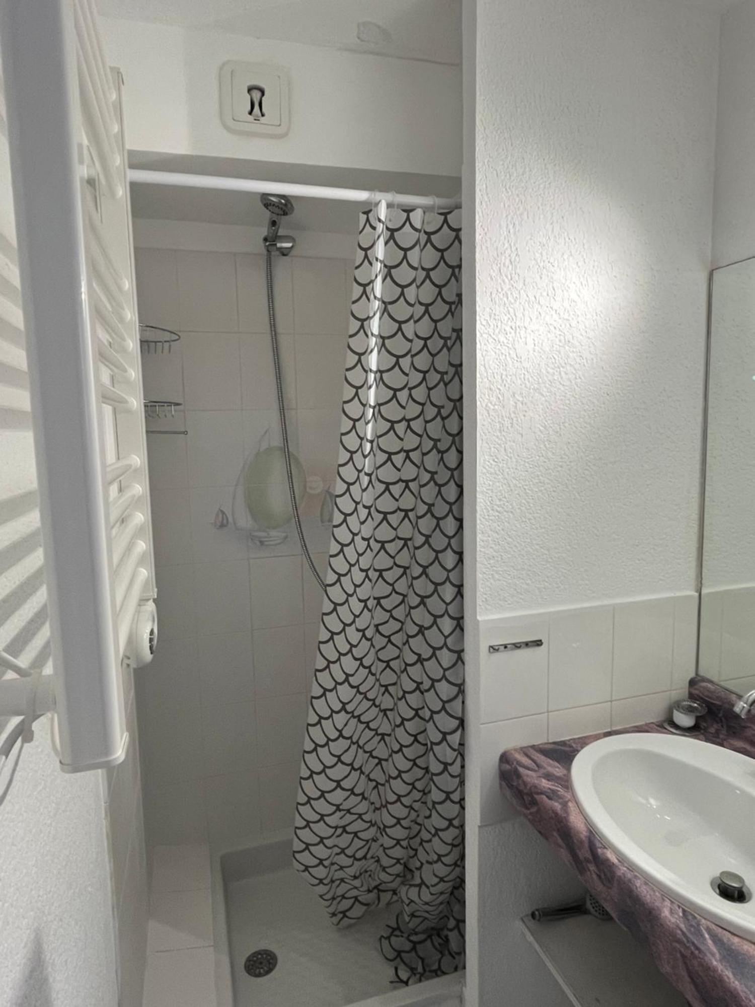 Apartment T2 - Les Pieds Dans Le Sables En Toutes Saisons 5 Couchages - Climatisation - Parking Privee - Piscine - Situation Optimum Et Rare - Amoureva - Richelieu- Cap D'agde