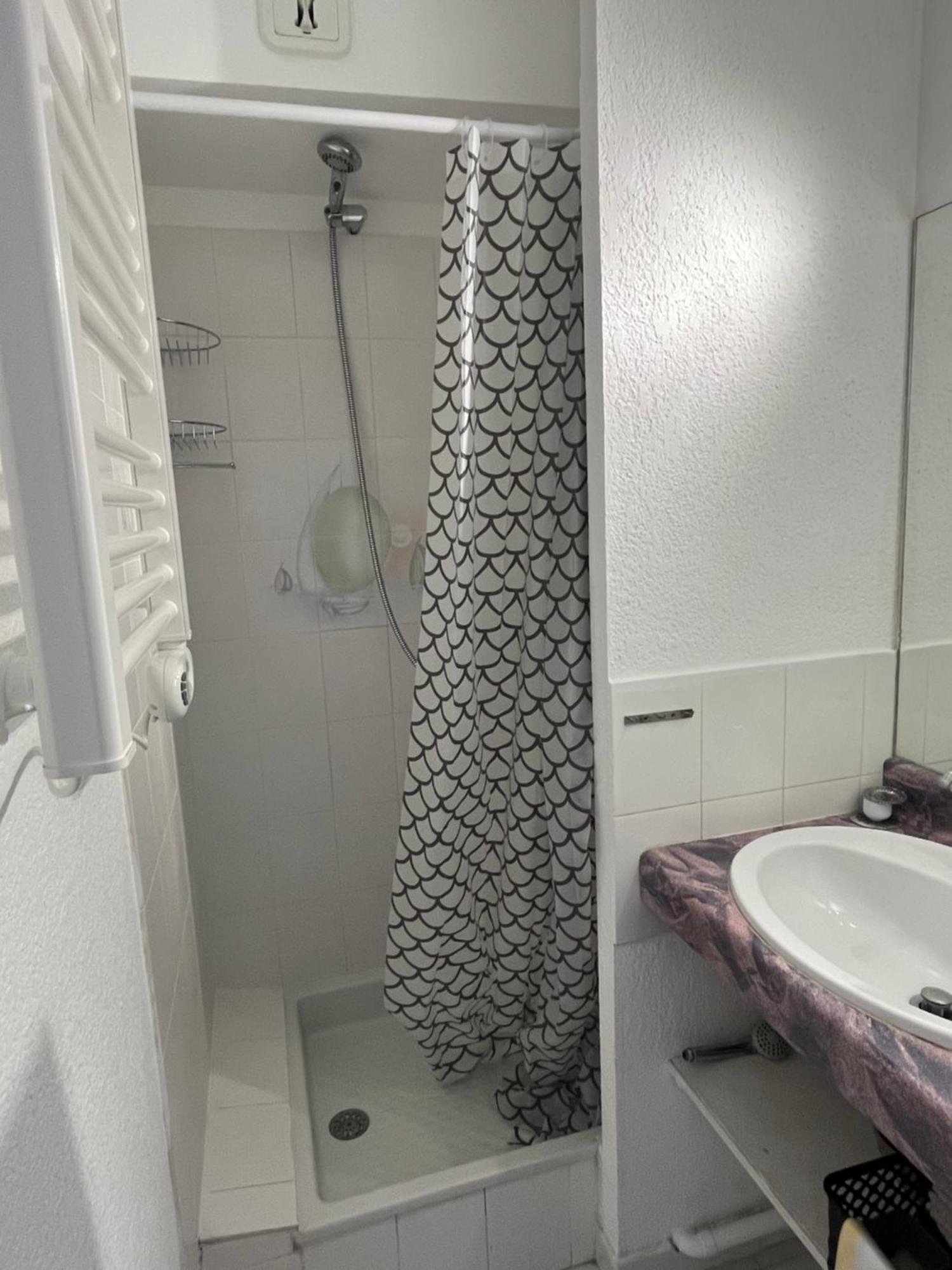 Apartment T2 - Les Pieds Dans Le Sables En Toutes Saisons 5 Couchages - Climatisation - Parking Privee - Piscine - Situation Optimum Et Rare - Amoureva - Richelieu- Cap D'agde