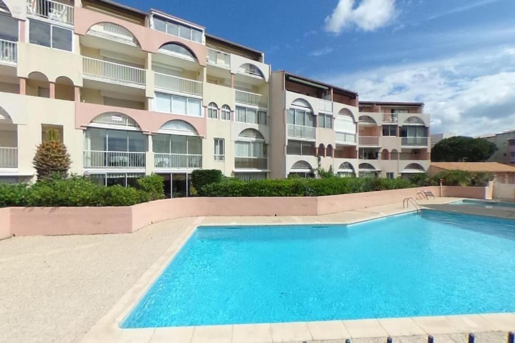 T2 - Les Pieds Dans Le Sables En Toutes Saisons 5 Couchages - Climatisation - Parking Privee - Piscine - Situation Optimum Et Rare - Amoureva - Richelieu- Cap D'agde *