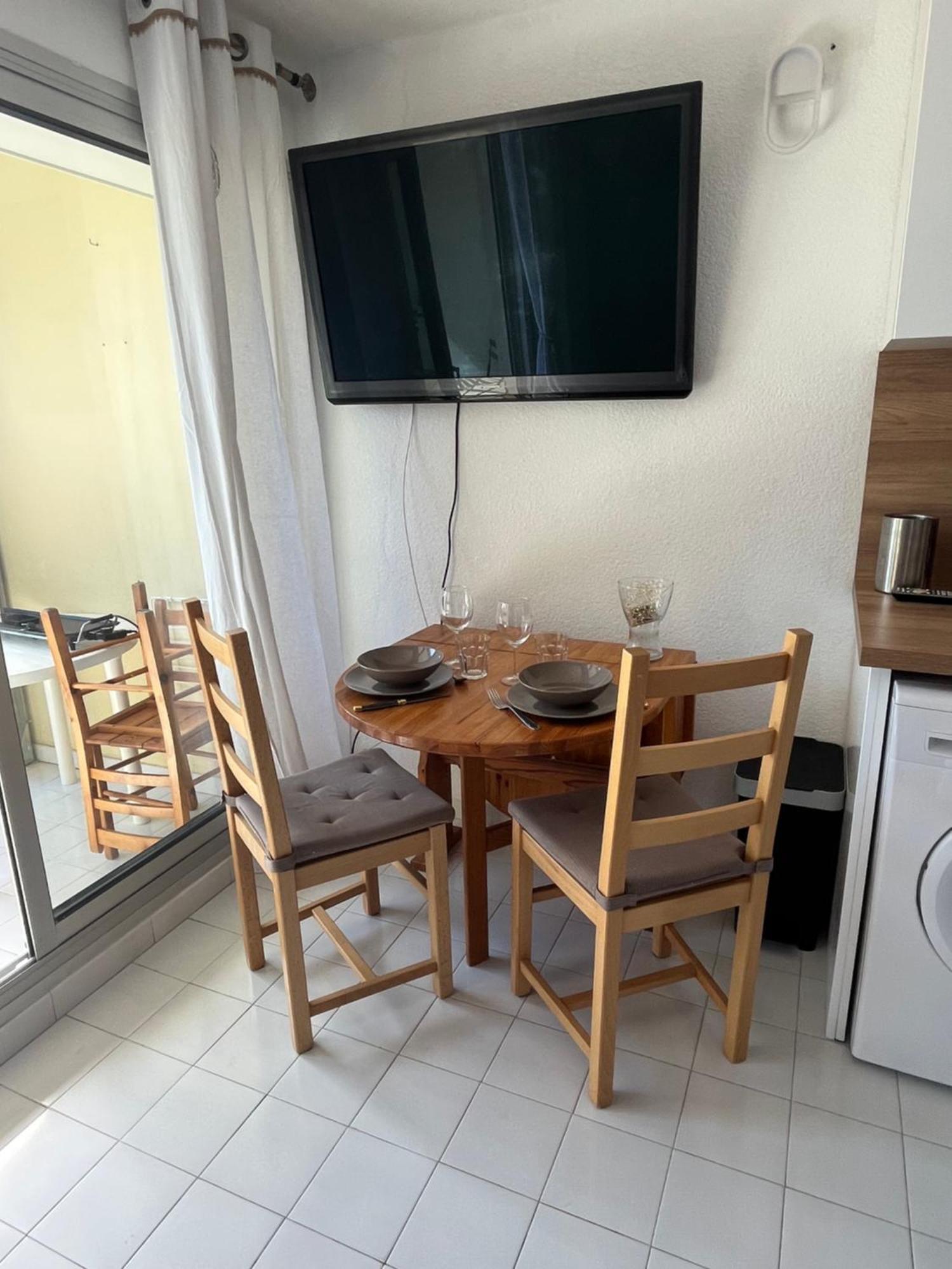 T2 - Les Pieds Dans Le Sables En Toutes Saisons 5 Couchages - Climatisation - Parking Privee - Piscine - Situation Optimum Et Rare - Amoureva - Richelieu- Cap D'agde * Agde
