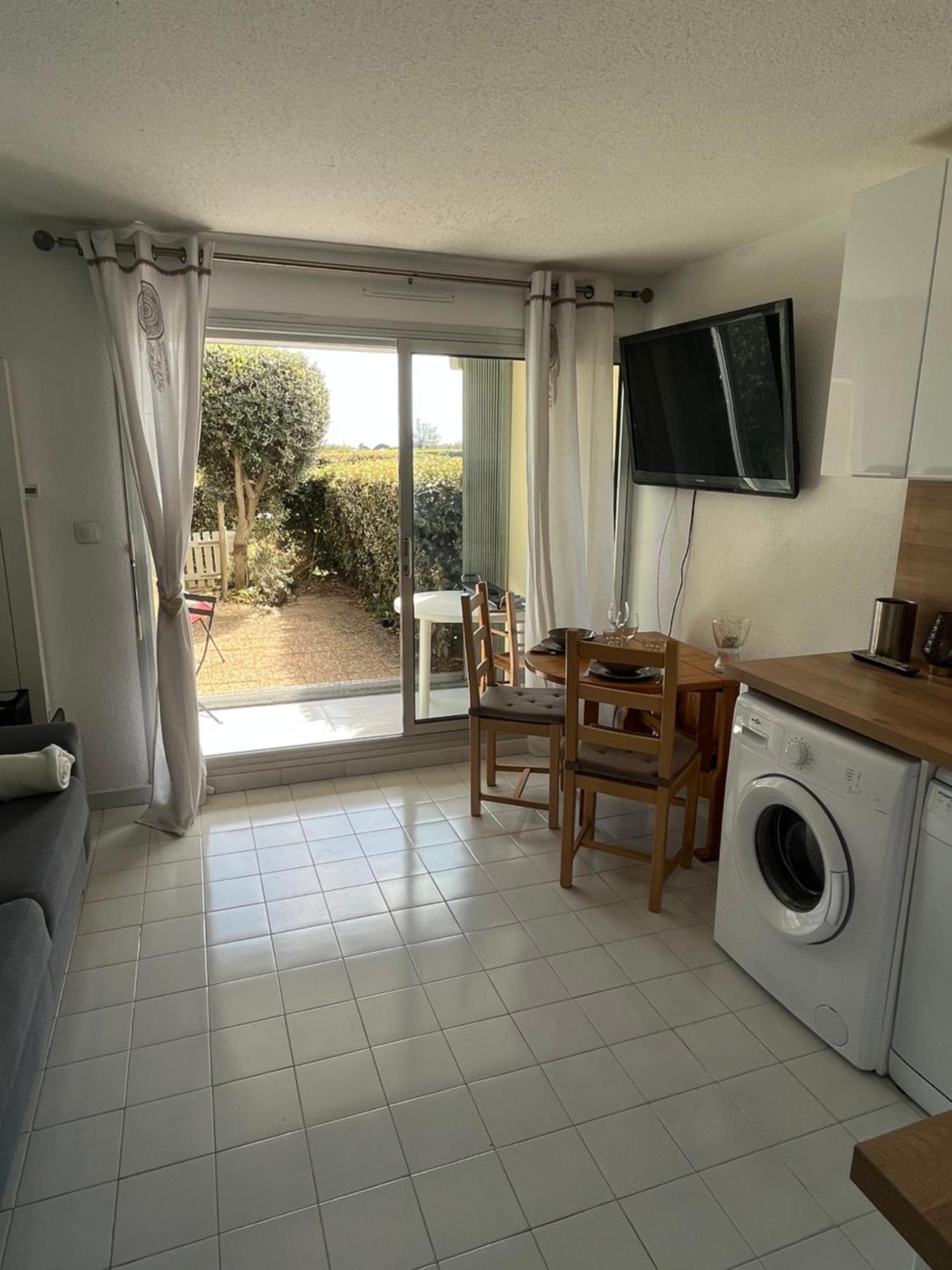 T2 - Les Pieds Dans Le Sables En Toutes Saisons 5 Couchages - Climatisation - Parking Privee - Piscine - Situation Optimum Et Rare - Amoureva - Richelieu- Cap D'agde Apartment Agde